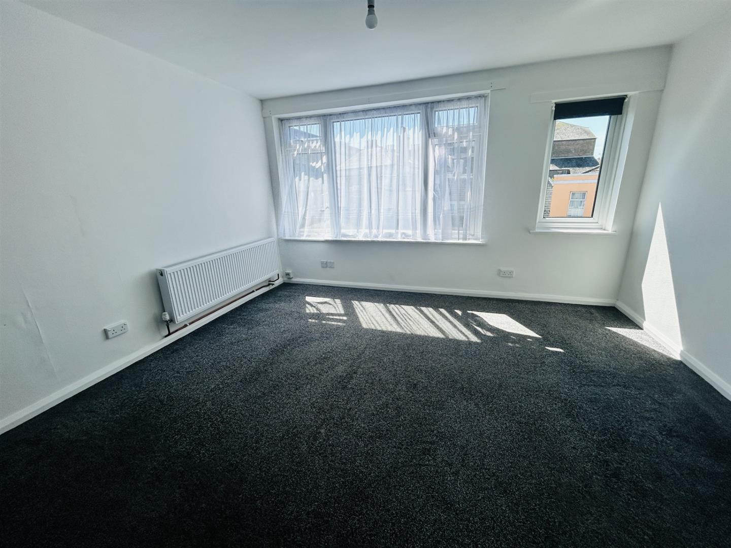 2 Bedroom Flat. Bourneside Court, Seaside Road in Eastbourne, East Sussex 5